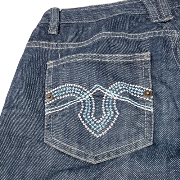 SO wear it declare it junior Jeans.     T24 - Picture 7 of 11